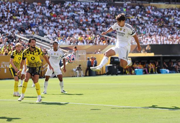 New Jersey, USA, 5th July 2025. Gonzalo Garcia of Real Madrid scores the first goal during the Real Madrid vs Borussia Dortmund FIFA Club World Cup quarter final match at Metlife Stadium, New Jersey. Picture credit should read: David Klein Sportimage EDITORIAL USE ONLY. No use with unauthorised audio, video, data, fixture lists, club league logos or live services. Online in-match use limited to 120 images, no video emulation. No use in betting, games or single club league player publications. SPI_024_DK_Madrid_Dortmund SPI-4006-0027
