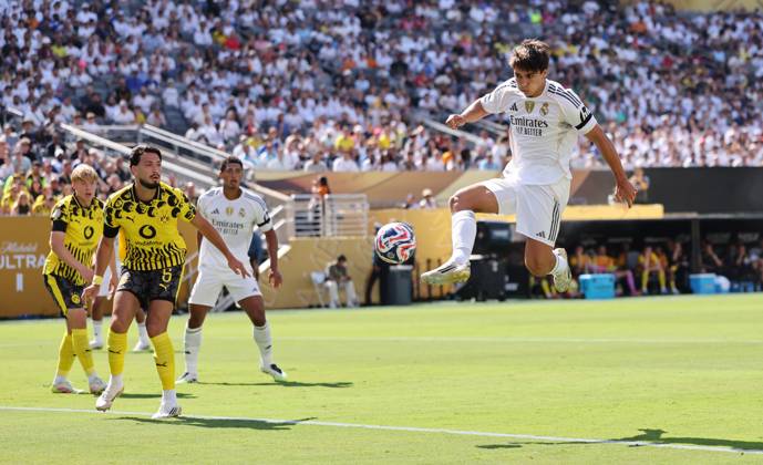 New Jersey, USA, 5th July 2025. Gonzalo Garcia of Real Madrid scores the first goal during the Real Madrid vs Borussia Dortmund FIFA Club World Cup quarter final match at Metlife Stadium, New Jersey. Picture credit should read: David Klein Sportimage EDITORIAL USE ONLY. No use with unauthorised audio, video, data, fixture lists, club league logos or live services. Online in-match use limited to 120 images, no video emulation. No use in betting, games or single club league player publications. SPI_026_DK_Madrid_Dortmund SPI-4006-0029