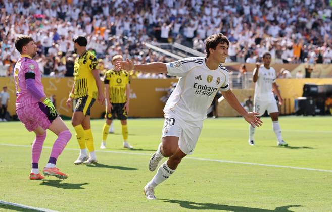New Jersey, USA, 5th July 2025. Gonzalo Garcia of Real Madrid celebrates scoring the first goal during the Real Madrid vs Borussia Dortmund FIFA Club World Cup quarter final match at Metlife Stadium, New Jersey. Picture credit should read: David Klein Sportimage EDITORIAL USE ONLY. No use with unauthorised audio, video, data, fixture lists, club league logos or live services. Online in-match use limited to 120 images, no video emulation. No use in betting, games or single club league player publications. SPI_031_DK_Madrid_Dortmund SPI-4006-0034