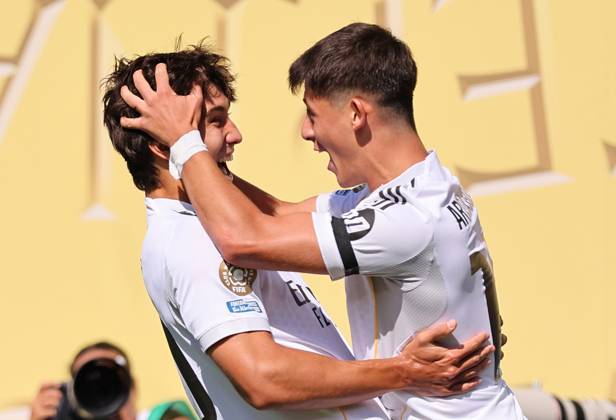 New Jersey, USA, 5th July 2025. Gonzalo Garcia of Real Madrid (l) celebrates scoring the first goal with Arda Guler of Real Madrid (r) during the Real Madrid vs Borussia Dortmund FIFA Club World Cup quarter final match at Metlife Stadium, New Jersey. Picture credit should read: David Klein Sportimage EDITORIAL USE ONLY. No use with unauthorised audio, video, data, fixture lists, club league logos or live services. Online in-match use limited to 120 images, no video emulation. No use in betting, games or single club league player publications. SPI_032_DK_Madrid_Dortmund SPI-4006-0035