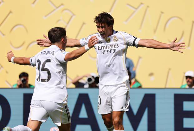 New Jersey, USA, 5th July 2025. Gonzalo Garcia of Real Madrid (lr celebrates scoring the first goal with Arda Guler of Real Madrid (r) during the Real Madrid vs Borussia Dortmund FIFA Club World Cup quarter final match at Metlife Stadium, New Jersey. Picture credit should read: David Klein Sportimage EDITORIAL USE ONLY. No use with unauthorised audio, video, data, fixture lists, club league logos or live services. Online in-match use limited to 120 images, no video emulation. No use in betting, games or single club league player publications. SPI_033_DK_Madrid_Dortmund SPI-4006-0036