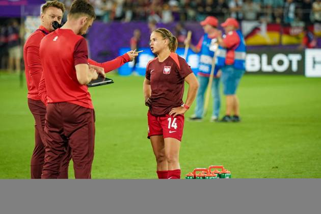 UEFA Womens EURO 2025 Frauen EM: Vorrunde, 1. Spieltag - Deutschland vs Polen - Kybunpark (St. Gallen, Schweiz): Dominika Grabowska (Polen, 14) St. Gallen Kanton St. Gallen Schweiz Copyright: xJOERANxSTEINSIEKx