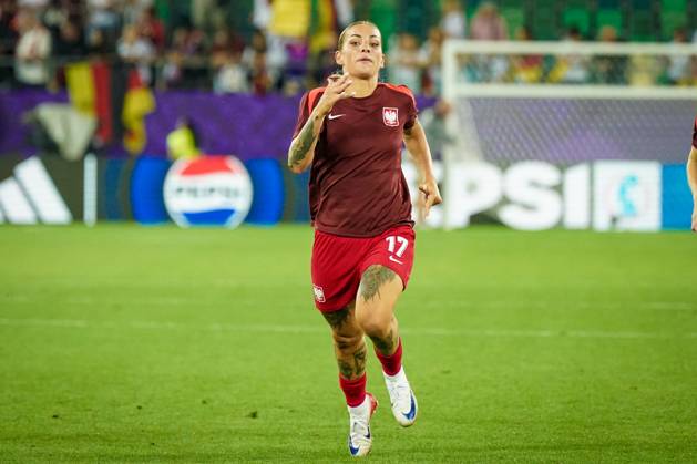 UEFA Womens EURO 2025 Frauen EM: Vorrunde, 1. Spieltag - Deutschland vs Polen - Kybunpark (St. Gallen, Schweiz): Klaudia Slowinska (Polen, 17) St. Gallen Kanton St. Gallen Schweiz Copyright: xJOERANxSTEINSIEKx