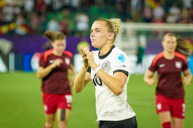 UEFA Womens EURO 2025 Frauen EM: Vorrunde, 1. Spieltag - Deutschland vs Polen - Kybunpark (St. Gallen, Schweiz): Laura Freigang (Deutschland, 10) St. Gallen Kanton St. Gallen Schweiz Copyright: xJOERANxSTEINSIEKx
