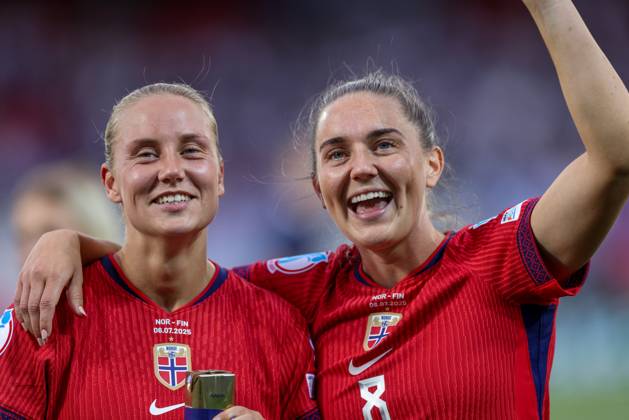 CHE, Sion, Norway vs Finland, international match, Länderspiel, Nationalmannschaft soccer, UEFA, Stade de Tourbillon, UEFA European Women s Championship 2025, group stage matchday 2 in the picture: norway celebrates the win over finland, Lisa Naalsund (Norway 21), Vilde Boe Risa (Norway 8) DFB DFL REGULATIONS PROHIBIT ANY USE OF PHOTOGRAPHS AS IMAGE SEQUENCES AND OR QUASI-VIDEO, 06.07.2025, Copyright: HMBxMedia HendrikxHamelau