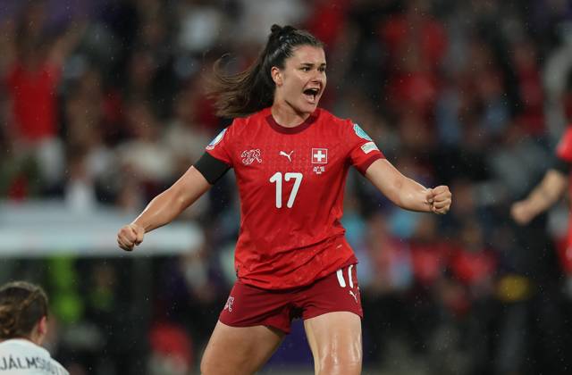06.07.2025, Fussball Frauen Europameisterschaft, UEFA Womens EURO 2025, Schweiz - Island, Gruppe A, Stadion Wankdorf Bern, v.l., Torjubel zum Abseitstreffer zum 1:0 durch Svenja Fölmli (Schweiz) , Goal celebration, celebrate the goal Copyright: HMBxMedia