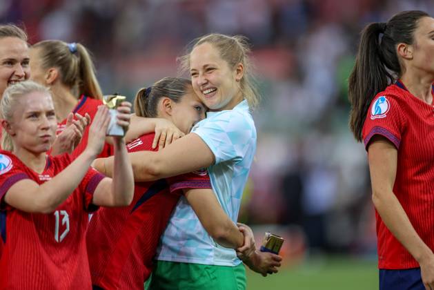 CHE, Sion, Norway vs Finland, international match, Länderspiel, Nationalmannschaft soccer, UEFA, Stade de Tourbillon, UEFA European Women s Championship 2025, group stage matchday 2 in the picture: Norway celebrate the win DFB DFL REGULATIONS PROHIBIT ANY USE OF PHOTOGRAPHS AS IMAGE SEQUENCES AND OR QUASI-VIDEO, 06.07.2025, Copyright: HMBxMedia HendrikxHamelau