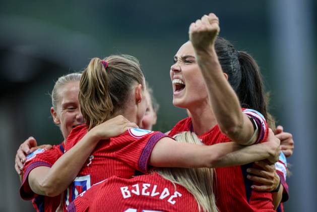 CHE, Sion, Norway vs Finland, international match, Länderspiel, Nationalmannschaft soccer, UEFA, Stade de Tourbillon, UEFA European Women s Championship 2025, group stage matchday 2 in the picture from left to right: Caroline Graham Hansen (Norway 10) and Ingrid Engen (Norway 7) celebrate the winning goal DFB DFL REGULATIONS PROHIBIT ANY USE OF PHOTOGRAPHS AS IMAGE SEQUENCES AND OR QUASI-VIDEO, 06.07.2025, Copyright: HMBxMedia HendrikxHamelau