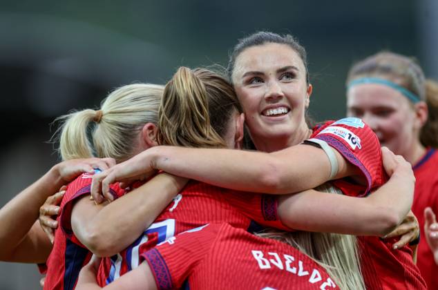 CHE, Sion, Norway vs Finland, international match, Länderspiel, Nationalmannschaft soccer, UEFA, Stade de Tourbillon, UEFA European Women s Championship 2025, group stage matchday 2 in the picture from left to right: Caroline Graham Hansen (Norway 10) and Ingrid Engen (Norway 7) celebrate the winning goal DFB DFL REGULATIONS PROHIBIT ANY USE OF PHOTOGRAPHS AS IMAGE SEQUENCES AND OR QUASI-VIDEO, 06.07.2025, Copyright: HMBxMedia HendrikxHamelau