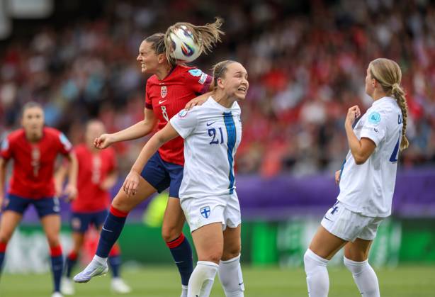 CHE, Sion, Norway vs Finland, international match, Länderspiel, Nationalmannschaft soccer, UEFA, Stade de Tourbillon, UEFA European Women s Championship 2025, group stage matchday 2 in the picture from left to right: Vilde Boe Risa (Norway 8), Oona Sevenius (Finland 21) DFB DFL REGULATIONS PROHIBIT ANY USE OF PHOTOGRAPHS AS IMAGE SEQUENCES AND OR QUASI-VIDEO, 06.07.2025, Copyright: HMBxMedia HendrikxHamelau