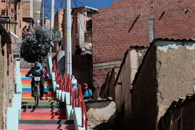Challenge Downhill 4,000 competition in Bolivia LA PAZ, BOLIVIA - JULY 6: A cyclist down stairs the Challenge Downhill 4,000 competition, in La Paz, Bolivia on July 06, 2025. More than 140 Bolivian and foreign cyclists participated this Sunday in the Challenge Downhill 4,000 , the longest and highest urban descent in the world with a route of 3.8 kilometers. Jorge Mateo Romay Salinas Anadolu La Paz Bolivia. Editorial use only. Please get in touch for any other usage.  Copyright: x2025xAnadoluxJorgexMateoxRomayxSalinasx