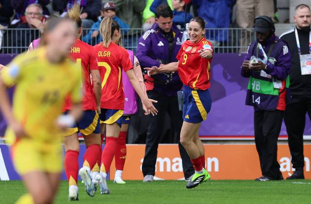 07.07.2025, Fussball Frauen Europameisterschaft, UEFA Womens EURO 2025, Spanien - Belgien, Gruppe B, Stockhorn-Arena Thun, xdcx, v.l., Torjubel zum 3:2 durch Esther Gonzalez Rodriguez (Spanien), Goal celebration, celebrate the goal Copyright: HMBxMedia Claus