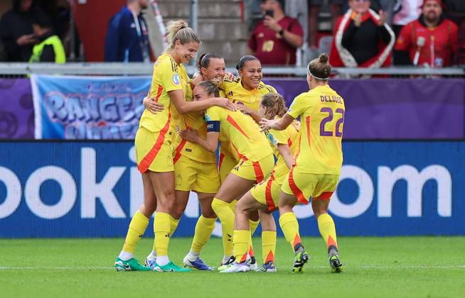 07.07.2025, Fussball Frauen Europameisterschaft, UEFA Womens EURO 2025, Spanien - Belgien, Gruppe B, Stockhorn-Arena Thun, xdcx, v.l., Torjubel zum 2:2 durch Hannah Eurlings (Belgien), Goal celebration, celebrate the goal Copyright: HMBxMedia Claus