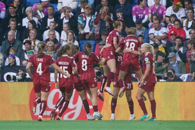 Frauen-Fussball, EM 2025, UEFA Frauen Europameisterschaften 2025, Gruppenphase, Gruppe C, Spieltag 2, Deutschland-Dänemark, 08.07.2025, St Jakub Park Basel, Dänemark jubeln