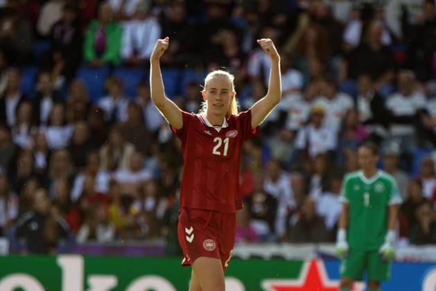 Frauen-Fussball, EM 2025, UEFA Frauen Europameisterschaften 2025, Gruppenphase, Gruppe C, Spieltag 2, Deutschland-Dänemark, 08.07.2025, St Jakub Park Basel, amalie vangsgaart, Dänemark Aktion, Einzelbild