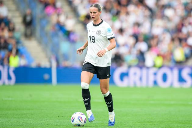 Fußball, UEFA Women s EURO 2025, 20250708, Deutschland - Dänemark. Im Bild Klara BÜHL (Deutschland, 19) Dribbling Ball. Basel St. Jakob-Park Basel-Stadt Schweiz Copyright: Passion2Press MarkusxFischerx