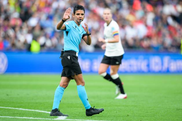 Fußball, UEFA Women s EURO 2025, 20250708, Deutschland - Dänemark. Im Bild Schiedsrichterin Catarina CAMPOS (POR). Basel St. Jakob-Park Basel-Stadt Schweiz Copyright: Passion2Press MarkusxFischerx