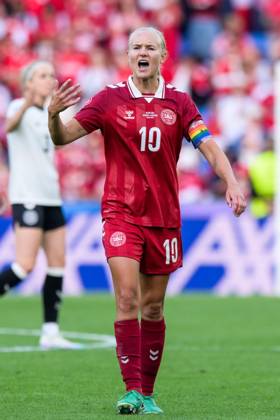 Fußball, UEFA Women s EURO 2025, 20250708, Deutschland - Dänemark. Im Bild Pernille HARDER (Dänemark, 10) feuert treibt an. Basel St. Jakob-Park Basel-Stadt Schweiz Copyright: Passion2Press MarkusxFischerx