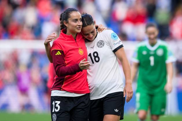 Fußball, UEFA Women s EURO 2025, 20250708, Deutschland - Dänemark. Im Bild v.l. Sara DÄBRITZ (Deutschland, 13), Giovanna HOFFMANN (Deutschland, 18) Schlussjubel. Basel St. Jakob-Park Basel-Stadt Schweiz Copyright: Passion2Press MarkusxFischerx