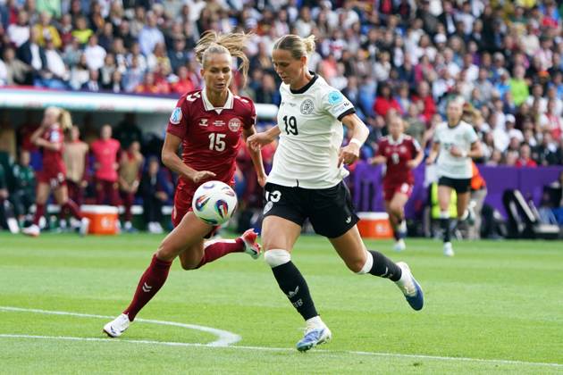 Frauen-Fussball, EM 2025, UEFA Frauen Europameisterschaften 2025, Gruppenphase, Gruppe C, Spieltag 2, Deutschland-Dänemark, 08.07.2025, St Jakub Park Frederikke Thögersen Dänemark Klara Bühl ,Deutschland, Aktion, Einzelbild