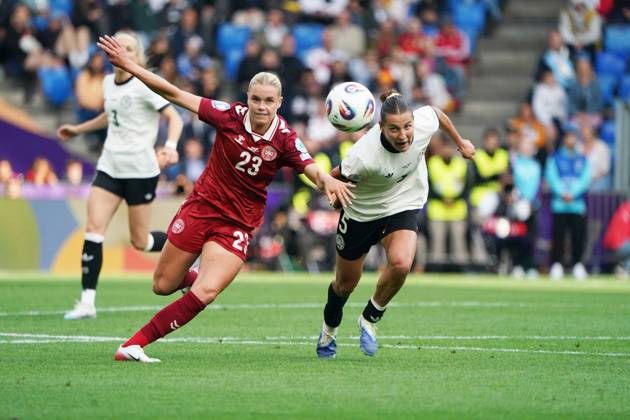 Frauen-Fussball, EM 2025, UEFA Frauen Europameisterschaften 2025, Gruppenphase, Gruppe C, Spieltag 2, Deutschland-Dänemark, 08.07.2025, St Jakub Park Basel, Cornelia Kramer, Dänemark, Carlotta Wamser, Deutschland,