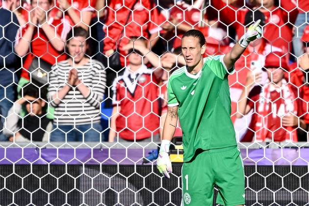 Torwart Ann-Katrin Berger (Germany) gestures during the UEFA Women s EURO 2025 Group C match between Germany and Denmark at St. Jakob‘Park on July 8, 2025 in Basel, Switzerland. (Photo by Harry Langer DeFodi Images)