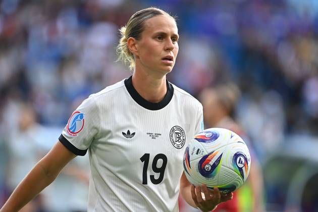 Klara BUEHL (GER), Aktion,Einzelbild,angeschnittenes Einzelmotiv,Halbfigur,halbe Figur. Fussball UEFA Women s EURO 2025. Gruppenphase Gruppe C. Deutschland (GER) - Daenemark (DEN) 2-1 am 08.07.2025, St.Jakobs Park.