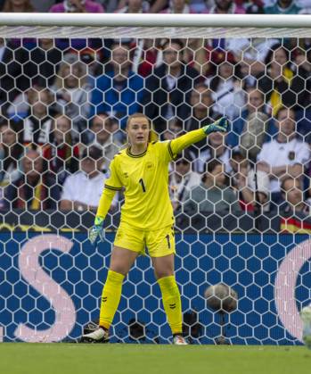 08.07.2025, UEFA Frauen-Europameisterschaft 2025 in der Schweiz. Spieltag 2, Vorrunde, Deutschland - Dänemark, im St-Jakob-Park Basel (Schweiz). Torhüterin Maja Bay Östergaard (Dänemark)