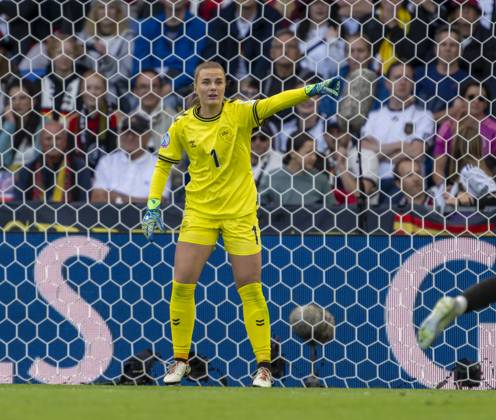 08.07.2025, UEFA Frauen-Europameisterschaft 2025 in der Schweiz. Spieltag 2, Vorrunde, Deutschland - Dänemark, im St-Jakob-Park Basel (Schweiz). Torhüterin Maja Bay Östergaard (Dänemark)