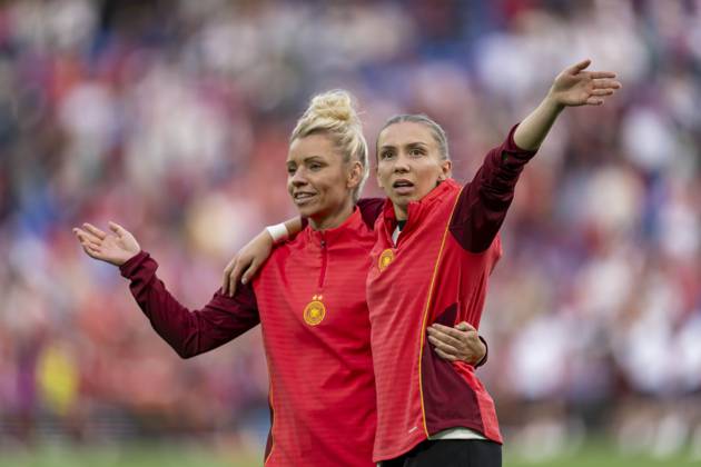 08.07.2025, UEFA Frauen-Europameisterschaft 2025 in der Schweiz. Spieltag 2, Vorrunde, Deutschland - Dänemark, im St-Jakob-Park Basel (Schweiz). Schlussjubel, v.li: Linda Dallmann (Deutschland), Elisa Senß (Deutschland)