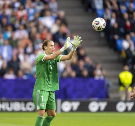 08.07.2025, UEFA Frauen-Europameisterschaft 2025 in der Schweiz. Spieltag 2, Vorrunde, Deutschland - Dänemark, im St-Jakob-Park Basel (Schweiz). Torhüterin Ann-Katrin Berger (Deutschland)