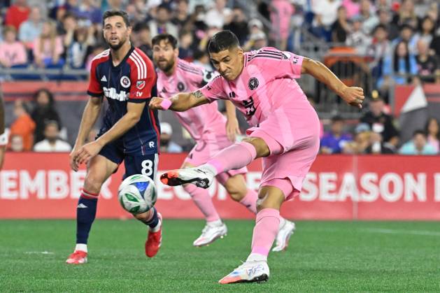 July 9, 2025; Foxborough, Massachusetts, USA; Inter Miami forward Luis Suarez (9) shoots against the New England Revolution during the second half at Gillette Stadium. CSM Foxborough USA - ZUMAc04_ 20250709_zma_c04_104 Copyright: xEricxCanhax
