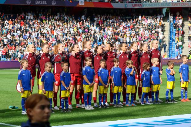 Basel, Schweiz 08. Juli 2025: UEFA - Euro 2025 Woman - Deutschland vs. Dänemark Im Bild: Die dänische Nationalmannschaft der Frauen bei der Hymne vor dem Spiel gegen Deutschland bei der WEURO 2025 in Basel. St. Jakob-Park Copyright: xFotostandx xFantinix