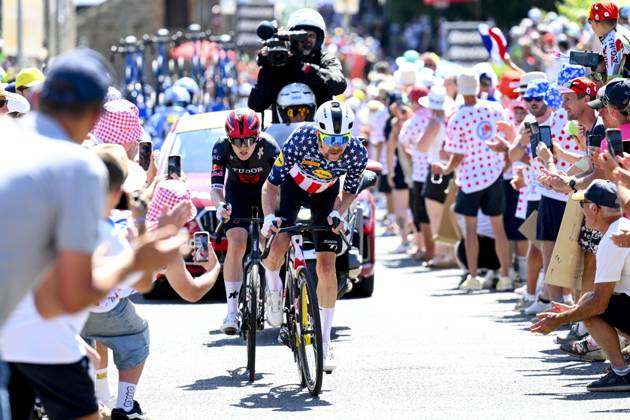 Australian Michael Storer of Tudor Pro Cycling Team and US Quinn Simmons of Lidl-Trek pictured in action during stage six of the 2025 Tour de France cycling, from Bayeux to Vire Normandie (201 km), on Thursday 10 July 2025 in France. The 112th edition of the Tour de France starts on Saturday 5 July in Lille, France, and will finish in Paris, France on the 27th of July. POOLxVINCENTxKALUT x128845583x