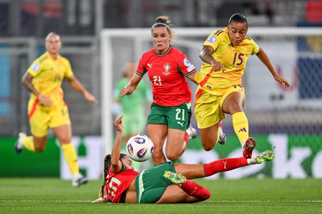 250711 SOCCER WOMEN UEFA WOMENS EURO PORTUGAL VS BELGIUM Mariam Toloba (15) of Belgium pictured during the matchday 3 game in group B of the national women football teams of Portugal against Belgium, called the Red Flames at the Womens Euro 2025 championship in Switzerland , on Friday 11 July 2025 in Sion , Switzerland . Photo Sportpix & Isosport David Catry Sion Stade de Tourbillon Switzerland  Copyright: xSportpix.bex xDavidxCatryxDavidxCatryx