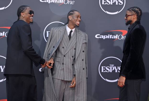 Jalen Williams, Shai Gilgeous-Alexander and Isaiah Joe (L-R) attend the ESPY Awards at the Dolby Theatre in the Hollywood section of Los Angeles on Wednesday, July 16, 2025. The annual event honors the top athletes and performances of the year.  LAP2025071603 JIMxRUYMEN