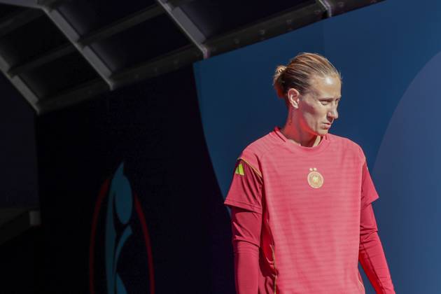 18.07.2025, xgrfx, Fussball Medientermine, Deutschland - Pressekonferenz und Abschlusstraining v.l. Ann-Kathrin Berger (Deutsche Frauennationalmannschaft) (DFL DFB REGULATIONS PROHIBIT ANY USE OF PHOTOGRAPHS as IMAGE SEQUENCES and or QUASI-VIDEO) St. Jakob Park