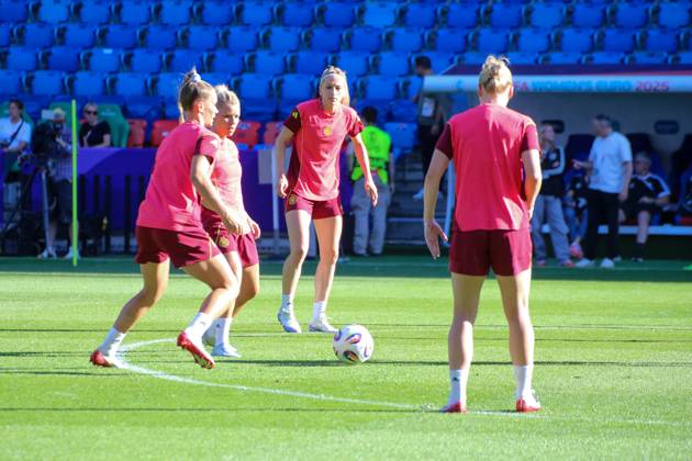 18.07.2025, xgrfx, Fussball Medientermine, Deutschland - Pressekonferenz und Abschlusstraining v.l. Selina Cerci, Linda Dallmann, Kathrin Hendrich, Franziska Kett (Deutsche Frauennationalmannschaft) (DFL DFB REGULATIONS PROHIBIT ANY USE OF PHOTOGRAPHS as IMAGE SEQUENCES and or QUASI-VIDEO) St. Jakob Park