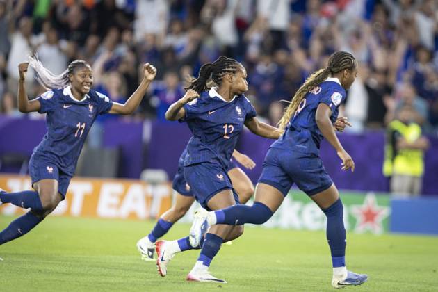 FOOTBALL: FEMININ France vs Allemagne - UEFA EURO, EM, Europameisterschaft,Fussball 2025 Quarts de finale - 19 07 2025 Joie des joueuses de l equipe de france apres le but de Grace Geyoro 8 of France lors du match Quarts de finale du Championnat d Europe de football fà minin EURO 2025 entre France et Allemagne. St. Jakob Park in Basel - Suisse 19 07 2025 Copyright: xx