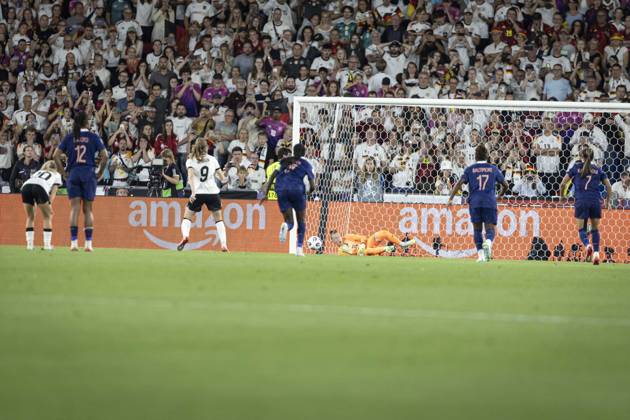 FOOTBALL: FEMININ France vs Allemagne - UEFA EURO, EM, Europameisterschaft,Fussball 2025 Quarts de finale - 19 07 2025 lors du match Quarts de finale du Championnat d Europe de football fà minin EURO 2025 entre France et Allemagne. St. Jakob Park in Basel - Suisse 19 07 2025 Copyright: xx