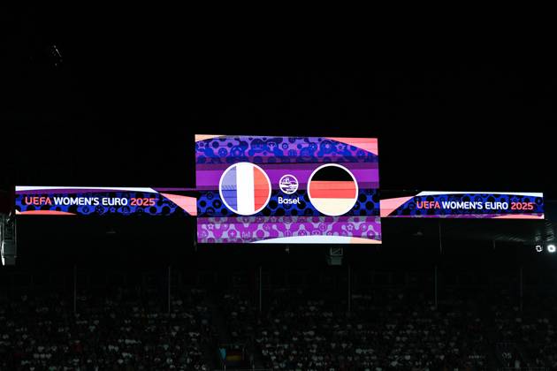 Fussball, UEFA Women™s EURO 2025 Viertelfinale Frankreich - Deutschland 19.07.2025, St. Jakob Park Basel Die heutige Partie auf der Anzeigetafel Basel St. Jakob Park Schweiz