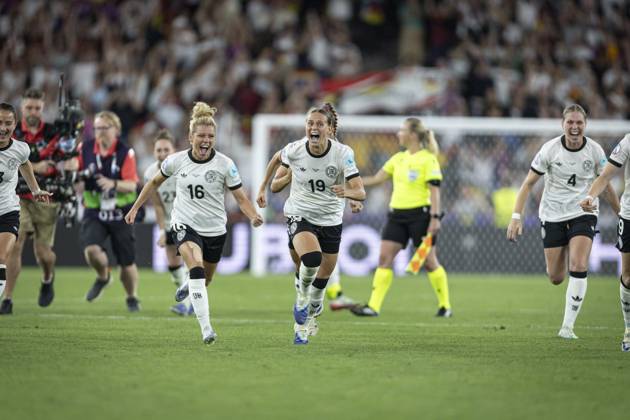FOOTBALL: FEMININ France vs Allemagne - UEFA EURO, EM, Europameisterschaft,Fussball 2025 Quarts de finale - 19 07 2025 cà là bration de l à quipe de Allemagne apeas leur victoire lors du match Quarts de finale du Championnat d Europe de football fà minin EURO 2025 entre France et Allemagne. St. Jakob Park in Basel - Suisse 19 07 2025 Copyright: xx