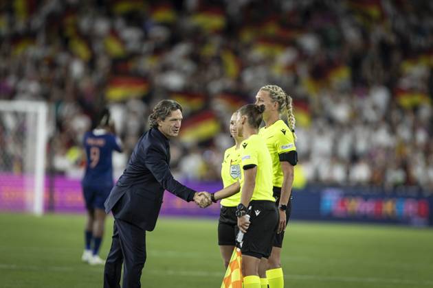 FOOTBALL: FEMININ France vs Allemagne - UEFA EURO, EM, Europameisterschaft,Fussball 2025 Quarts de finale - 19 07 2025 France Head Coach Laurent Bonadei Dà ception des joueuses de l equipe de france apres leur dà faite lors du match Quarts de finale du Championnat d Europe de football fà minin EURO 2025 entre France et Allemagne. St. Jakob Park in Basel - Suisse 19 07 2025 Copyright: xx