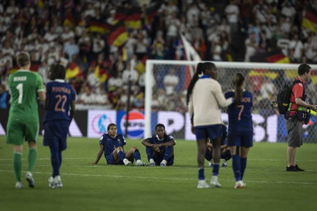 FOOTBALL: FEMININ France vs Allemagne - UEFA EURO, EM, Europameisterschaft,Fussball 2025 Quarts de finale - 19 07 2025 Dà ception des joueuses de l equipe de france apres leur dà faite lors du match Quarts de finale du Championnat d Europe de football fà minin EURO 2025 entre France et Allemagne. St. Jakob Park in Basel - Suisse 19 07 2025 Copyright: xx