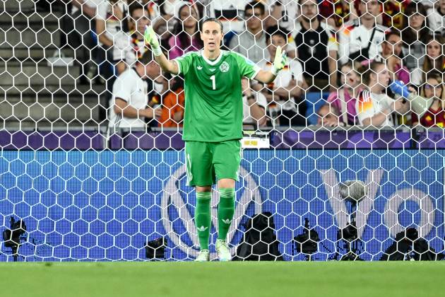 Torwart Ann-Katrin Berger (Germany) gestures during the UEFA Women s EURO 2025 Quarter-Final match between France and Germany at St. Jakob-Park on July 19, 2025 in Basel, Switzerland. (Photo by Harry Langer DeFodi Images)