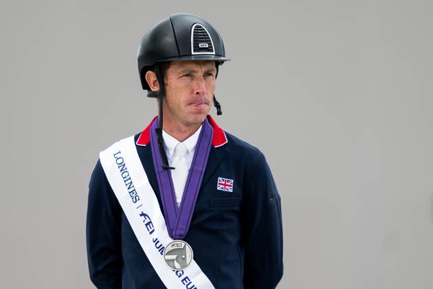 250720 Scott Brash of Great Britain with horse Hello Folie with his silver medal on the podium after the individual final at the 2025 FEI Jumping European Championship, EM, Europameisterschaft on July 20, 2025 in A Coruna. Photo: Emma Wallskog BILDBYRAN COP 320 EW0554 ridsport equestrian hoppnings-em sweden 2025 fei jumping european championship bbeng individuell final em em i hoppning silver Copyright: EMMAxWALLSKOG BB250720EW062
