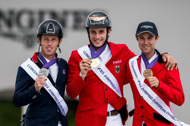 250720 Scott Brash of Great Britain, Richard Vogel of Germany and Gilles Thomas of Belgium on the podium after the individual final at the 2025 FEI Jumping European Championship, EM, Europameisterschaft on July 20, 2025 in A Coruna. Photo: Emma Wallskog BILDBYRAN COP 320 EW0554 ridsport equestrian hoppnings-em sweden 2025 fei jumping european championship bbeng individuell final em em i hoppning jubel Copyright: EMMAxWALLSKOG BB250720EW065