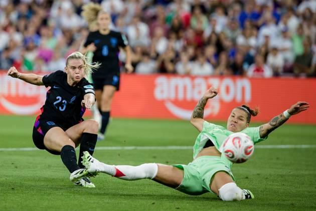 Geneva, Switzerland, July 22nd 2025: Alessia Russo (23 England) and Elena Linari (5 Italy) in action during the UEFA Womens EURO 2025 Semi-Final match between England and Italy at Stade de Geneve in Geneva, Switzerland. (Pedro Porru SheKicks SPP) Copyright: xPedroxPorrux xSheKicksx xSPPx spp-en-PePoSh-7J9A0396_DxO