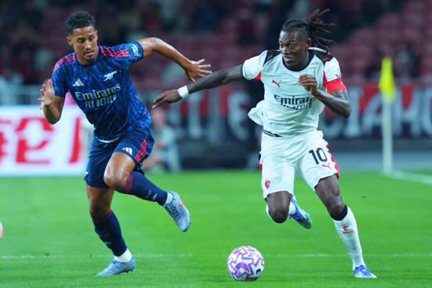 Arsenal FC V AC Milan - Pre-Season Friendly Match Rafael Leao of AC Milan dribbles past William Saliba of Arsenal during the pre-season friendly match between Arsenal FC and AC Milan at National Stadium in Singapore on July 23, 2025. Singapore Singapore Copyright: xSuhaimixAbdullahx originalFilename:abdullah-notitle250723_np0jI