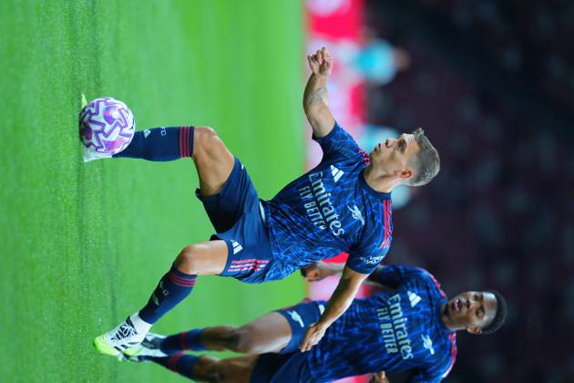 Arsenal FC V AC Milan - Pre-Season Friendly Match Leandro Trossard of Arsenal is in action during the pre-season friendly match between Arsenal FC and AC Milan at National Stadium in Singapore on July 23, 2025. Singapore Singapore Copyright: xSuhaimixAbdullahx originalFilename:abdullah-notitle250723_npERC